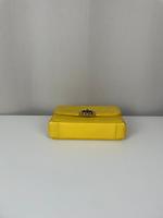 Sac Chanel bandoulière cuir jaune finitions dorées - Photo 9