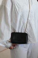 Sac bandoulière pochette Céline chaîne Triomphe cuir noir - Photo 2