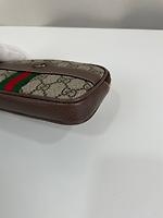 Sac ceinture Gucci en toile GG - Photo 9
