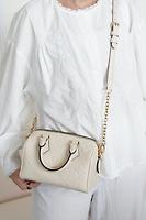 Sac Louis Vuitton Speedy 20 en cuir empreinte beige avec bandoulière - Photo 3