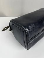 Sac à main Louis Vuitton Speedy 25 en cuir épi noir - Photo 8