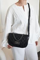 Sac hobo Chanel en cuir noir - Photo 2