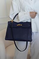 Sac Hermès Kelly 32 en cuir Togo bleu de Prusse retourné - Photo 2