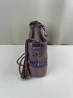 Chanel Gabrielle en cuir violet irisé de taille moyenne - Photo 7