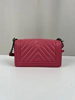 Sac Chanel Boy taille moyen cuir rose chevrons - Photo 5