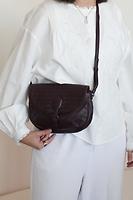 Sac bandoulière Bottega Veneta en cuir Intrecciato bordeaux - Photo 2