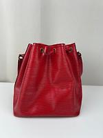 Sac épaule Noé PM Louis Vuitton en cuir épi rouge - Photo 3