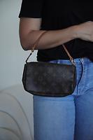 Sac Louis Vuitton Pochette Accessoire monogram - Photo 2
