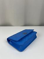 Sac bandoulière Chanel WOC en cuir caviar bleu - Photo 8