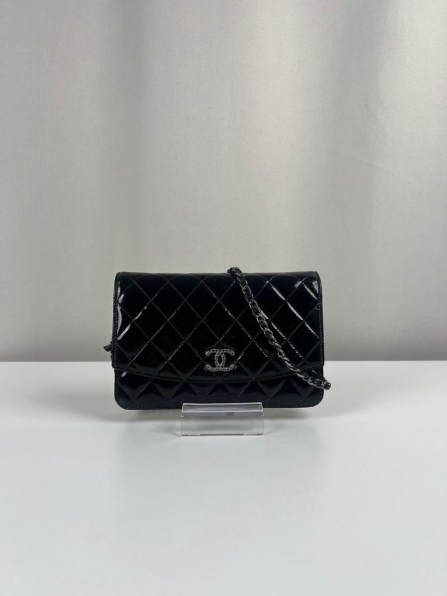 Sac bandoulière Chanel WOC en cuir verni noir