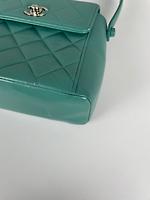 Petit sac Chanel en cuir vert - Photo 10