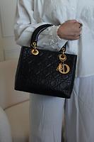 Sac à main Lady Dior medium cuir noir vintage - Photo 2