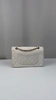Sac Chanel Timeless vintage en cuir blanc 25 - Photo 4