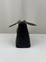 Sac à main Lady Dior medium cuir noir vintage - Photo 4