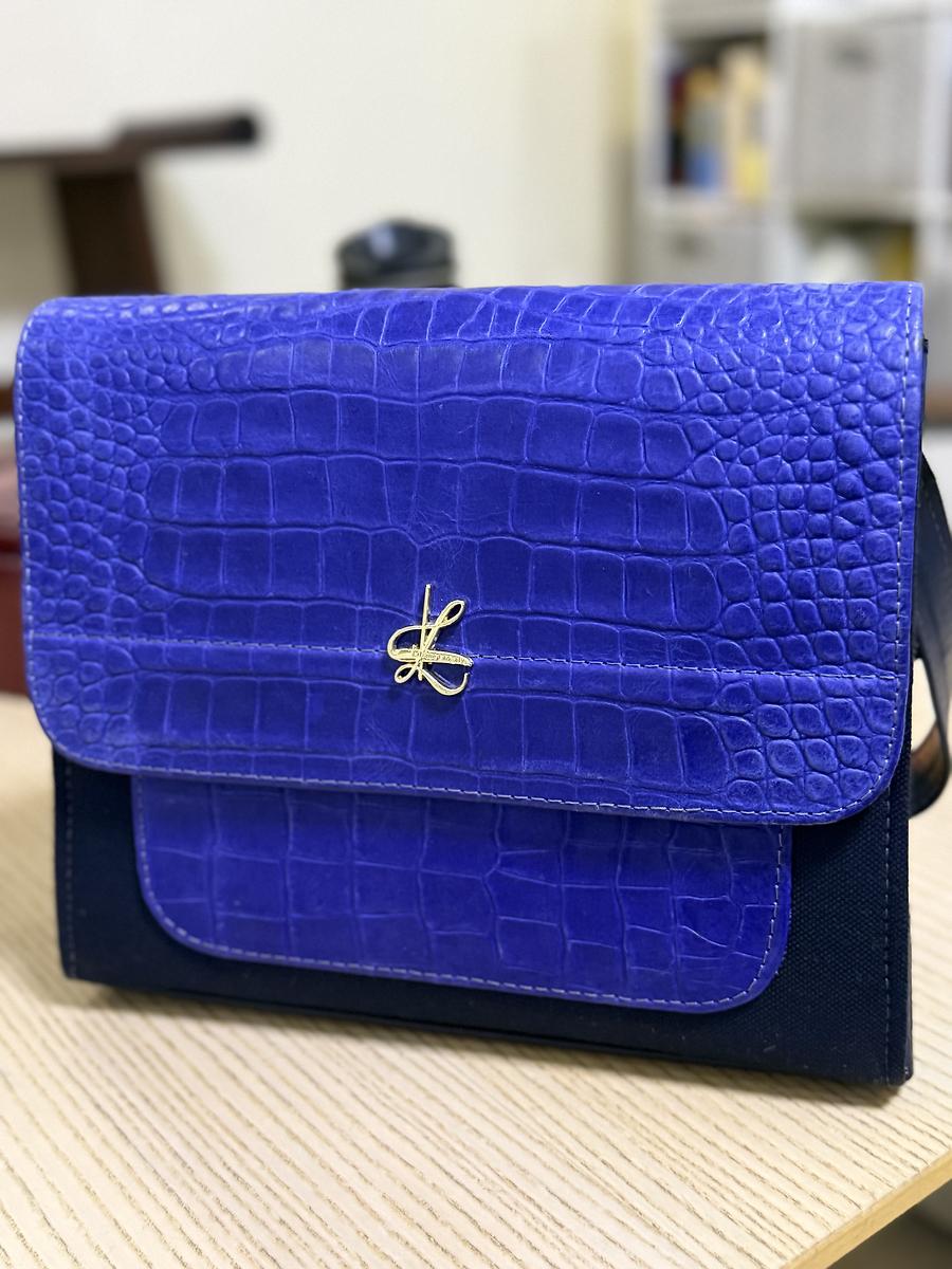 Sac Liliane Laoualy en cuir et tissu bleu