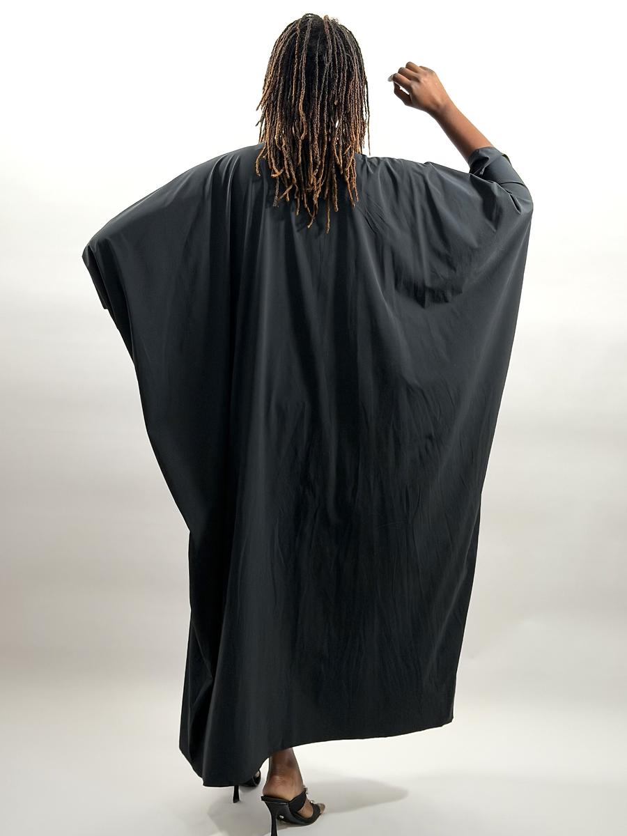 Robe noire fente devant