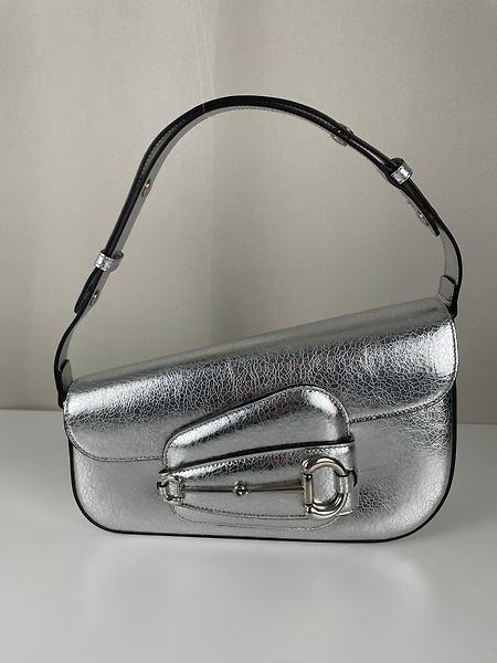 Gucci Horsebit argenté asymétrique