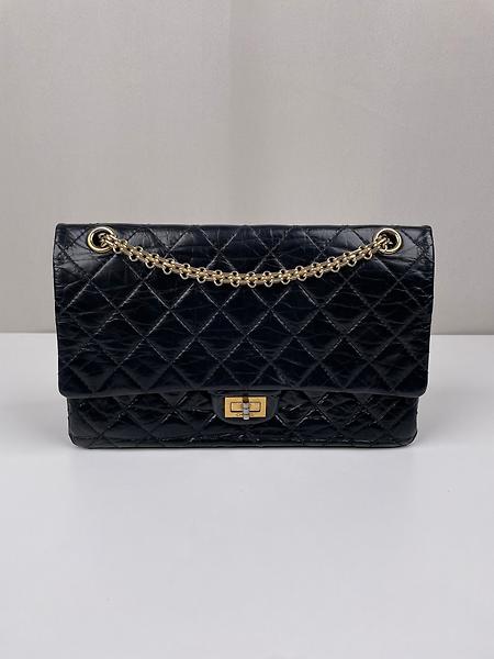 Sac Chanel 2.55 Jumbo en cuir noir bijouterie doré