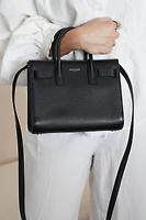 Sac de jour baby Saint Laurent en cuir grainé noir - Photo 3