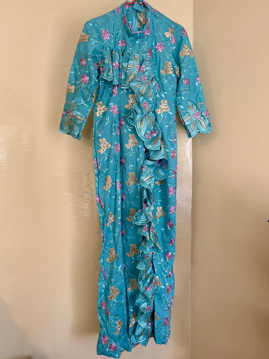 Robe traditionnelle en tissu brodé