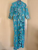 Robe traditionnelle en tissu brodé - Photo 1