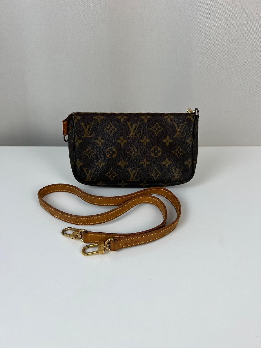 Sac pochette accessoire monogram Louis Vuitton