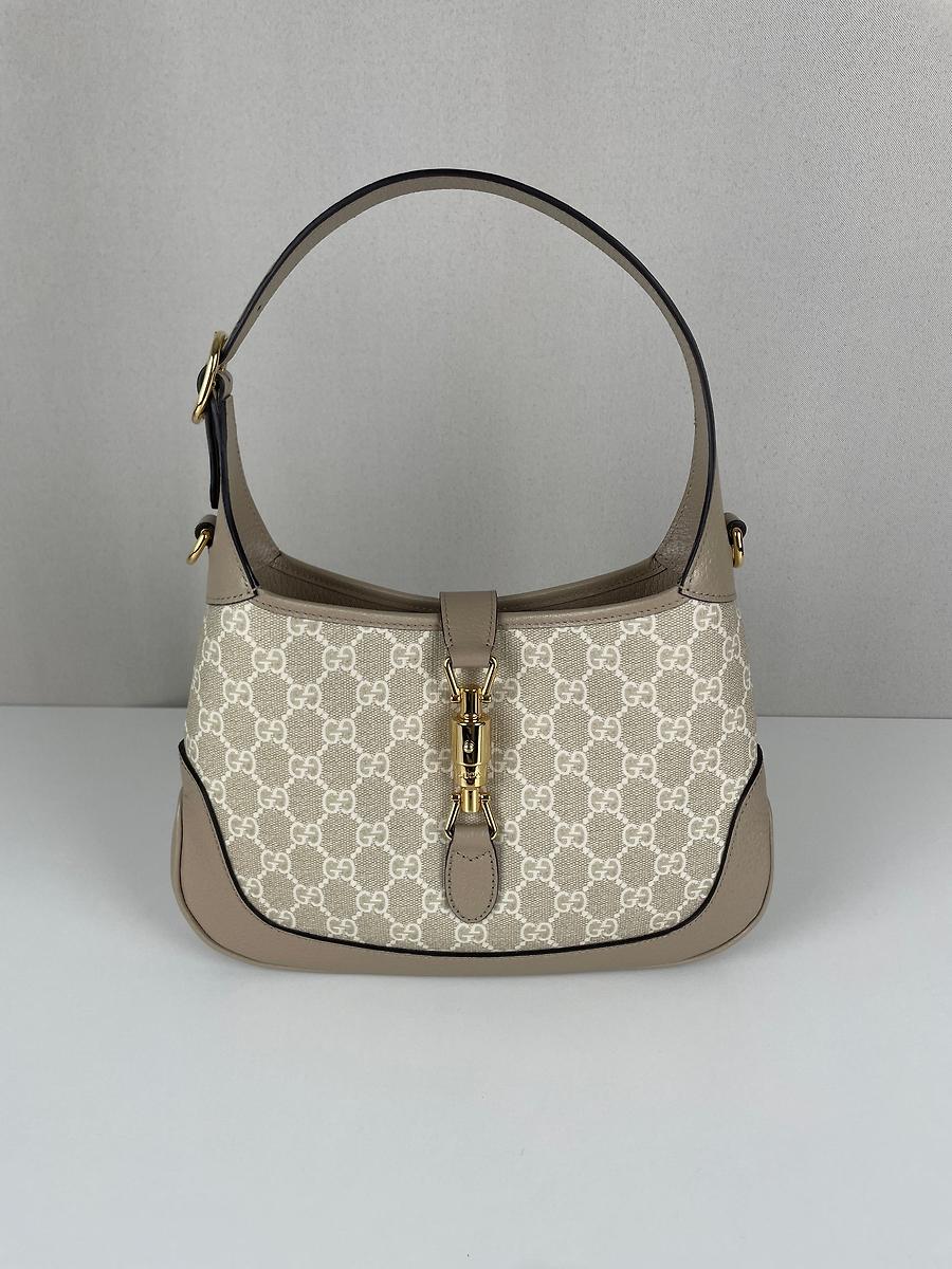 Gucci Jackie beige
