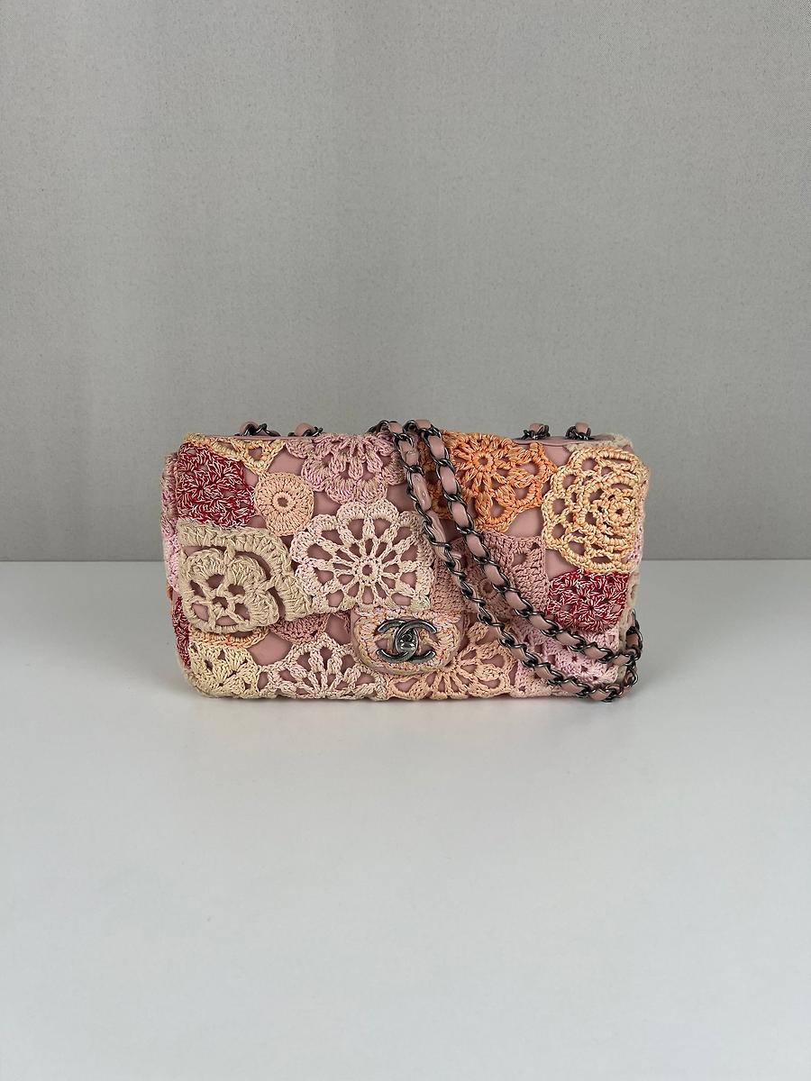 Chanel Timeless 25 édition limitée fleur en cuir et tissu crochet rose