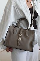 Sac cabas souple Jackie en cuir taupe Gucci - Photo 3