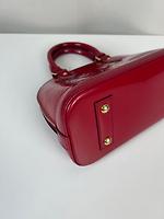 Louis Vuitton Alma BB en cuir verni rouge - Photo 9