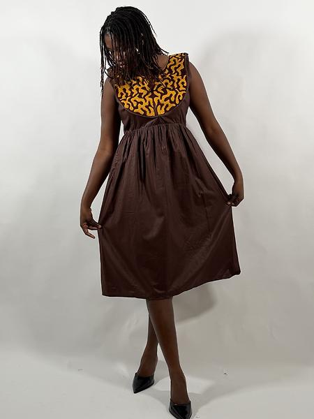 Robe col brodé