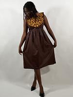 Dress with embroidered collar - Photo 1