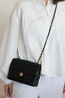 Sac Chanel Vintage en cuir noir square - Photo 2