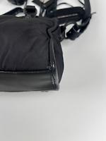 Sac bandoulière Balenciaga City petit modèle en nylon noir et cuir - Photo 9