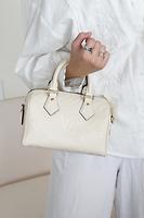 Sac Louis Vuitton Speedy 20 en cuir empreinte beige avec bandoulière - Photo 2