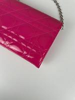 WOC petite chaine Dior en cuir verni rose - Photo 9