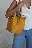 Sac seau Louis Vuitton Noé PM cuir épi jaune - Photo 3