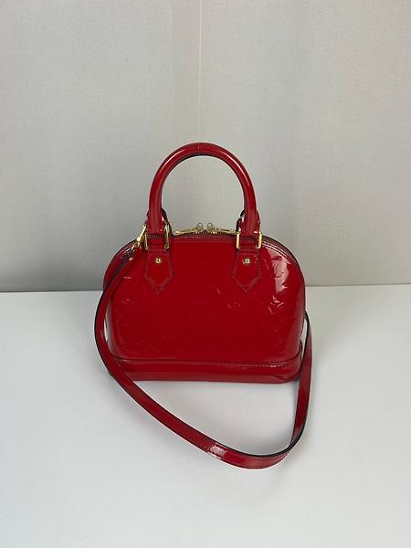 Louis Vuitton Alma BB en cuir verni rouge