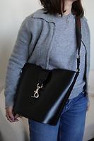 Sac Gucci Seau Origami en cuir noir - Photo 2
