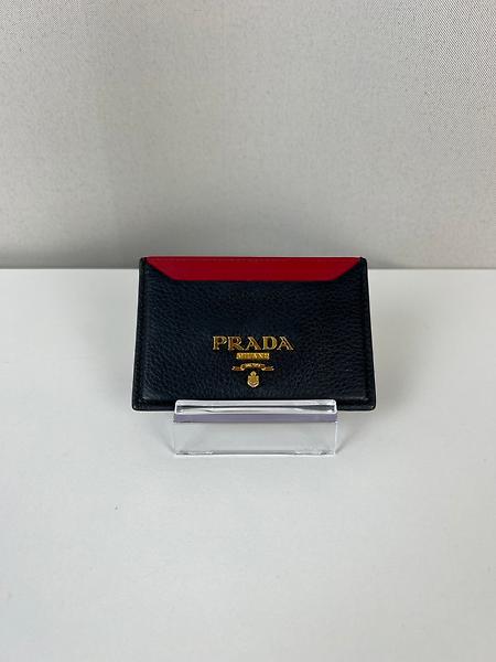 Porte-cartes Prada en cuir noir et rouge