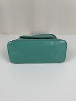 Petit sac Chanel en cuir vert - Photo 8