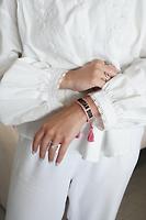 Bracelet Dior en tissu rose - Photo 2