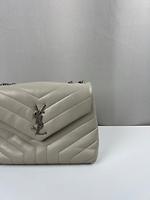 Saint Laurent petit Loulou en cuir beige - Photo 6