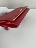 Portefeuille long Prada en cuir saffiano rouge - Photo 7