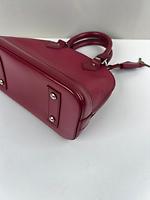 Sac Louis Vuitton Alma BB en cuir épi framboise - Photo 10