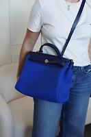 Herbag 31 Hermès en cuir et toile tissu bleu - Photo 3