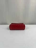 Sac bandoulière Saint Laurent Loulou Toy rouge en cuir - Photo 8