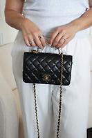 Sac Chanel top handle cuir noir - Photo 2
