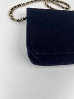 Sac épaule Chanel en tissu vintage bleu nuit - Photo 10