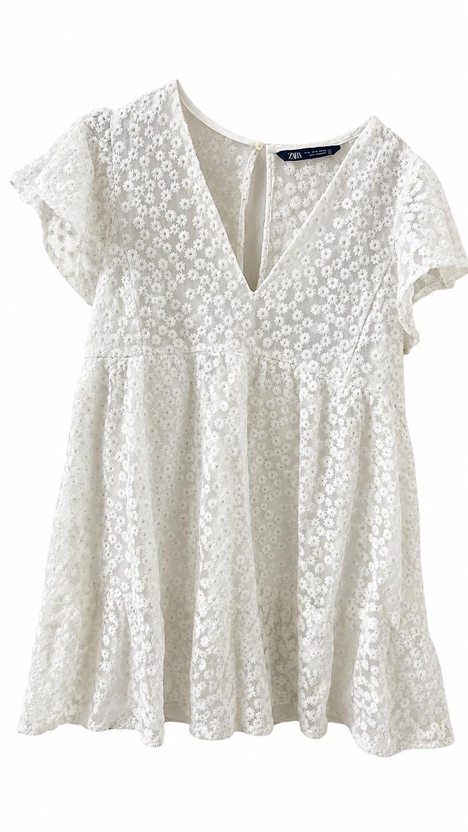 Robe zara blanche à motif fleur taille M